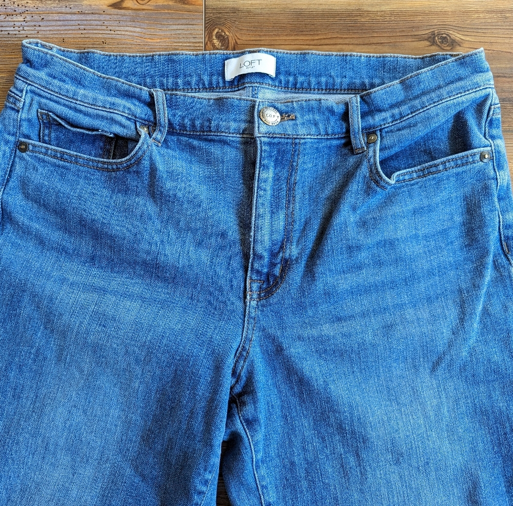 Loft Outlet Boyfriend High Waisted Med Wash Distressed Relaxed Fit Jeans Size 8 - Picture 2 of 11